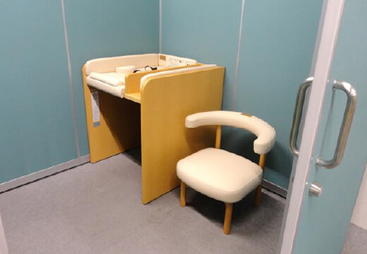 おむつ替えシート・授乳スペース