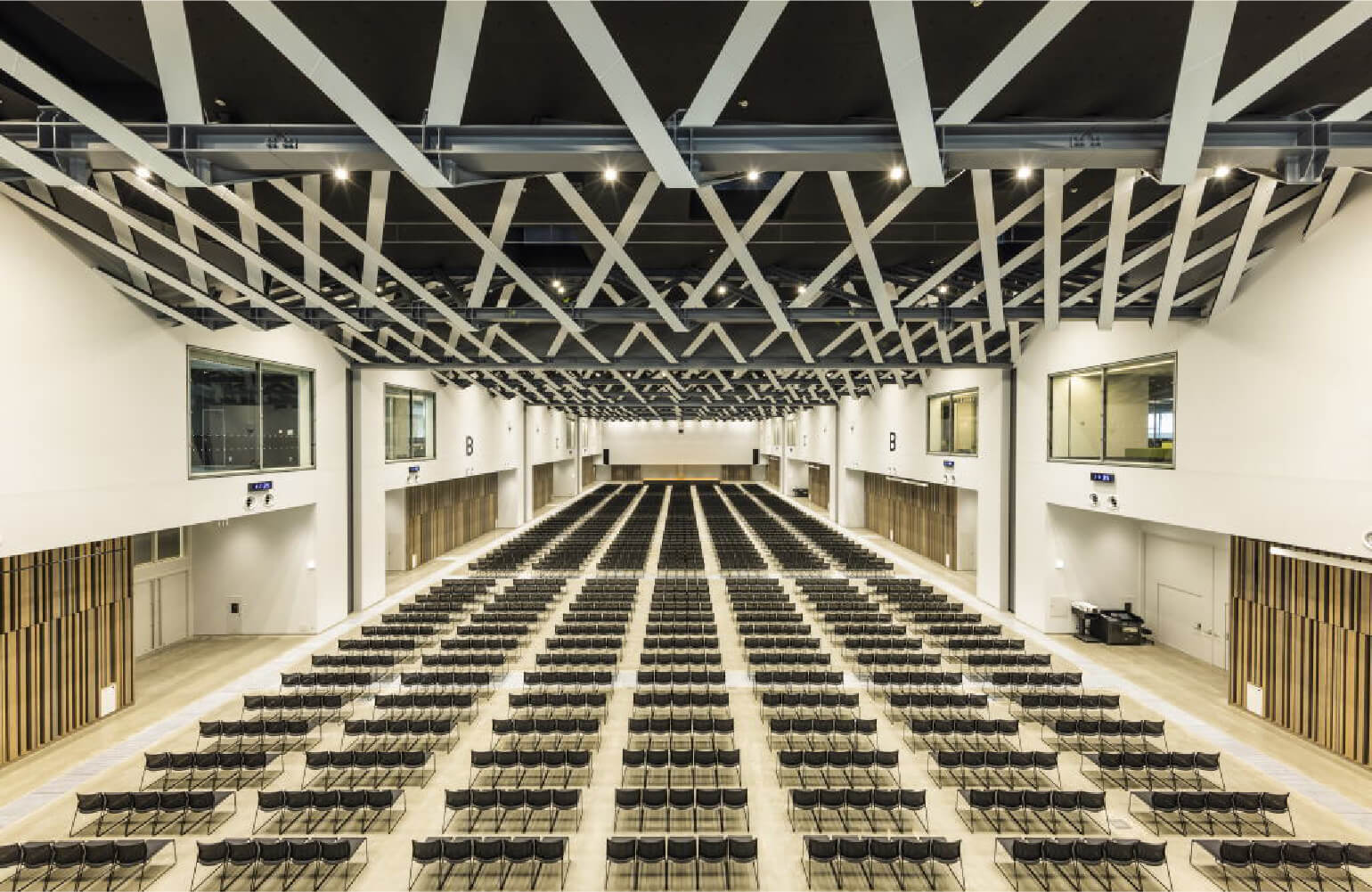 展示会やセミナーなど、幅広い用途に応える展示室。