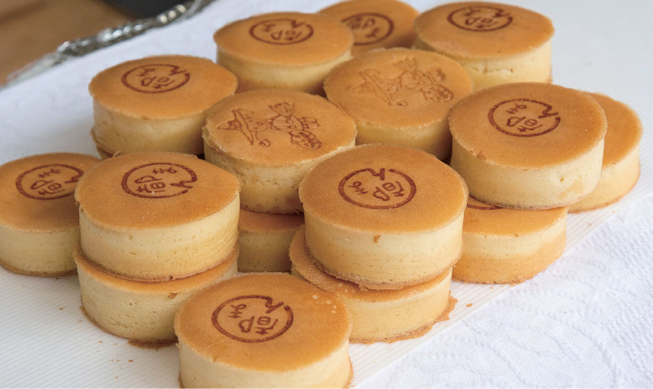 都まんじゅう(つるや製菓)