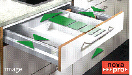 滑らかで静かに閉まる収納レールを採用