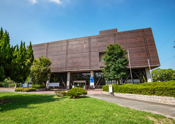 福岡県立美術館