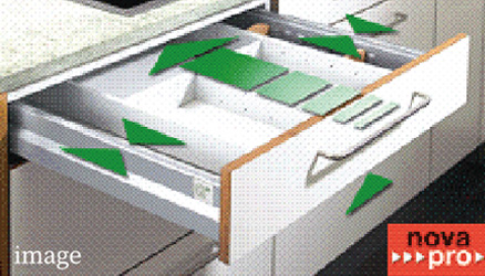 滑らかで静かに閉まる収納レールを採用