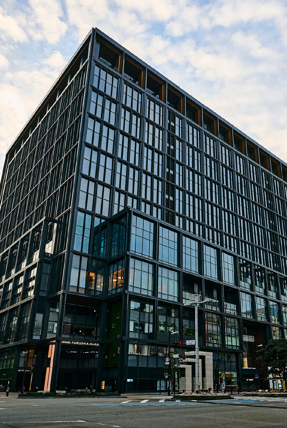 ONE FUKUOKA BLDG.（徒歩13分／約970m）