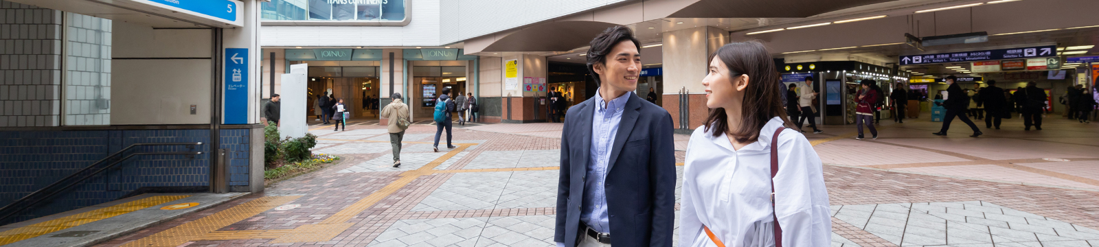 「横浜」駅西口より徒歩4分